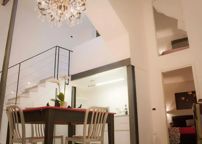 ノストロモド　シアンサレオニ　パレス *