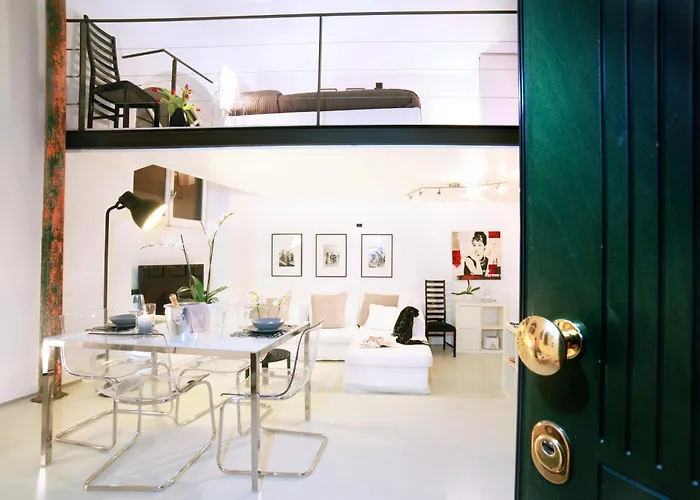 ノストロモド　シアンサレオニ　パレス アパート *